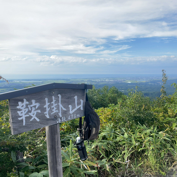 加賀平野を一望。背後には白山と大日・富士写ヶ岳