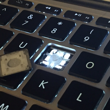 Macbookのキーは消耗品