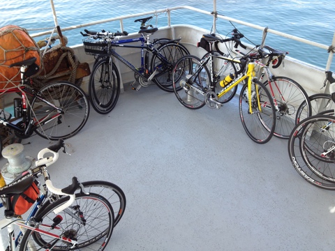 自転車は船の後方