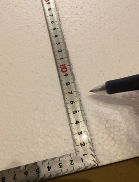測ったサイズに合わせてものさしで印をつける