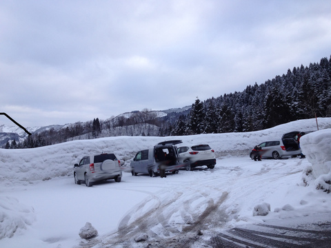 除雪された広い駐車場