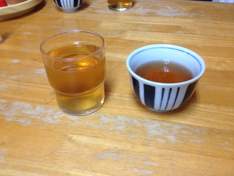 熱冷二種類のお茶がだされるのも特徴