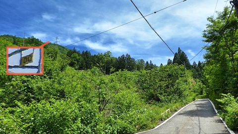 1車線の静かな道。左の加賀幹線は丁度100番。あと20個だ